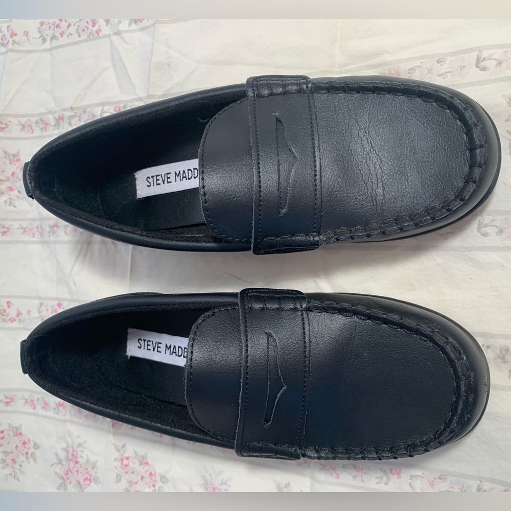 Boy’s size 2 Steve Madden shoes